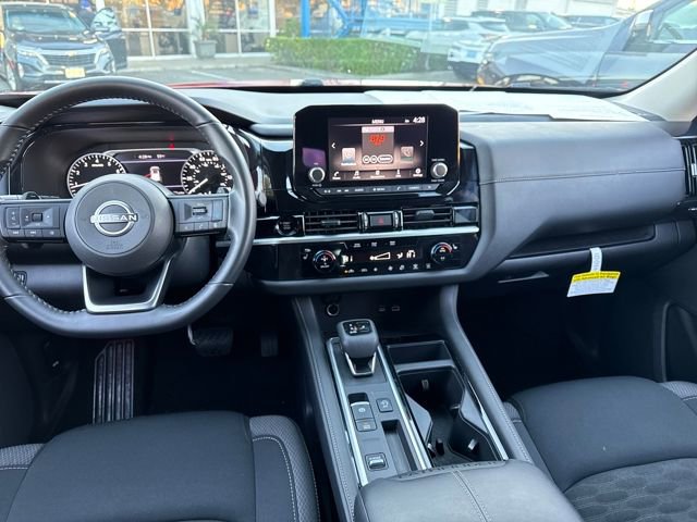 Used 2025 Nissan Pathfinder SV image 12