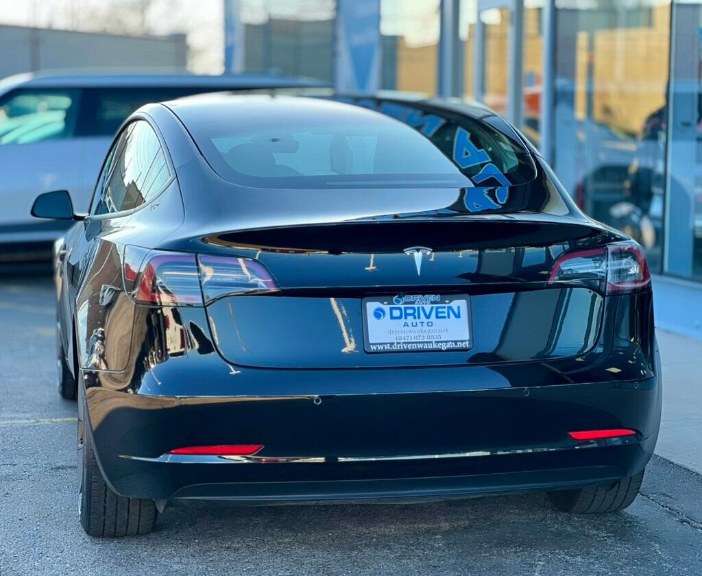 Used 2021 Tesla Model 3 Standard Range Plus image 3