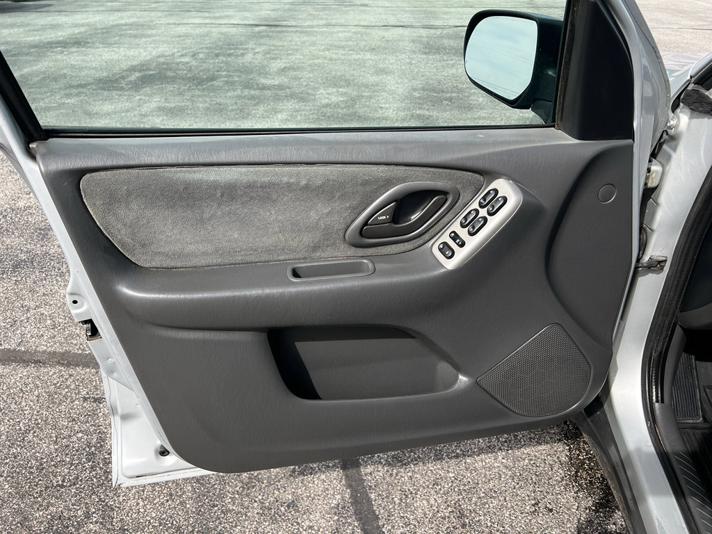 Used 2004 MAZDA Tribute LX image 10