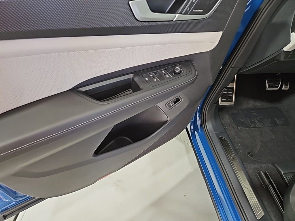 New 2025 Volkswagen Atlas Cross Sport SEL Premium R-Line image 10