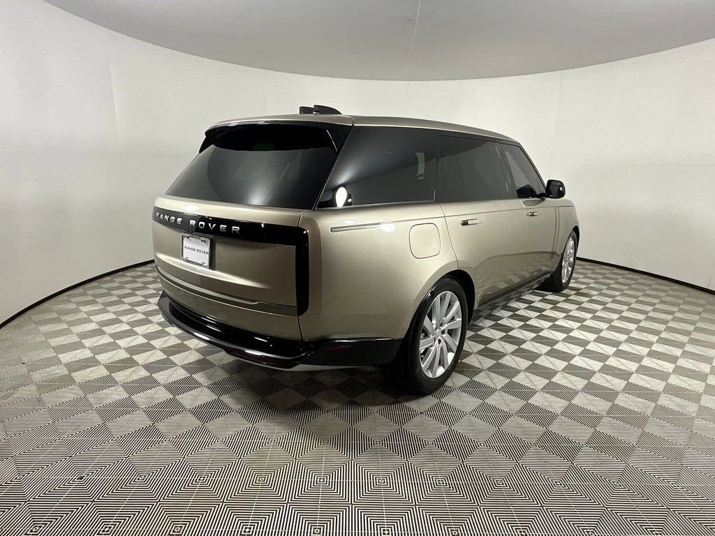 Used 2025 Land Rover Range Rover Long Wheelbase SE image 4