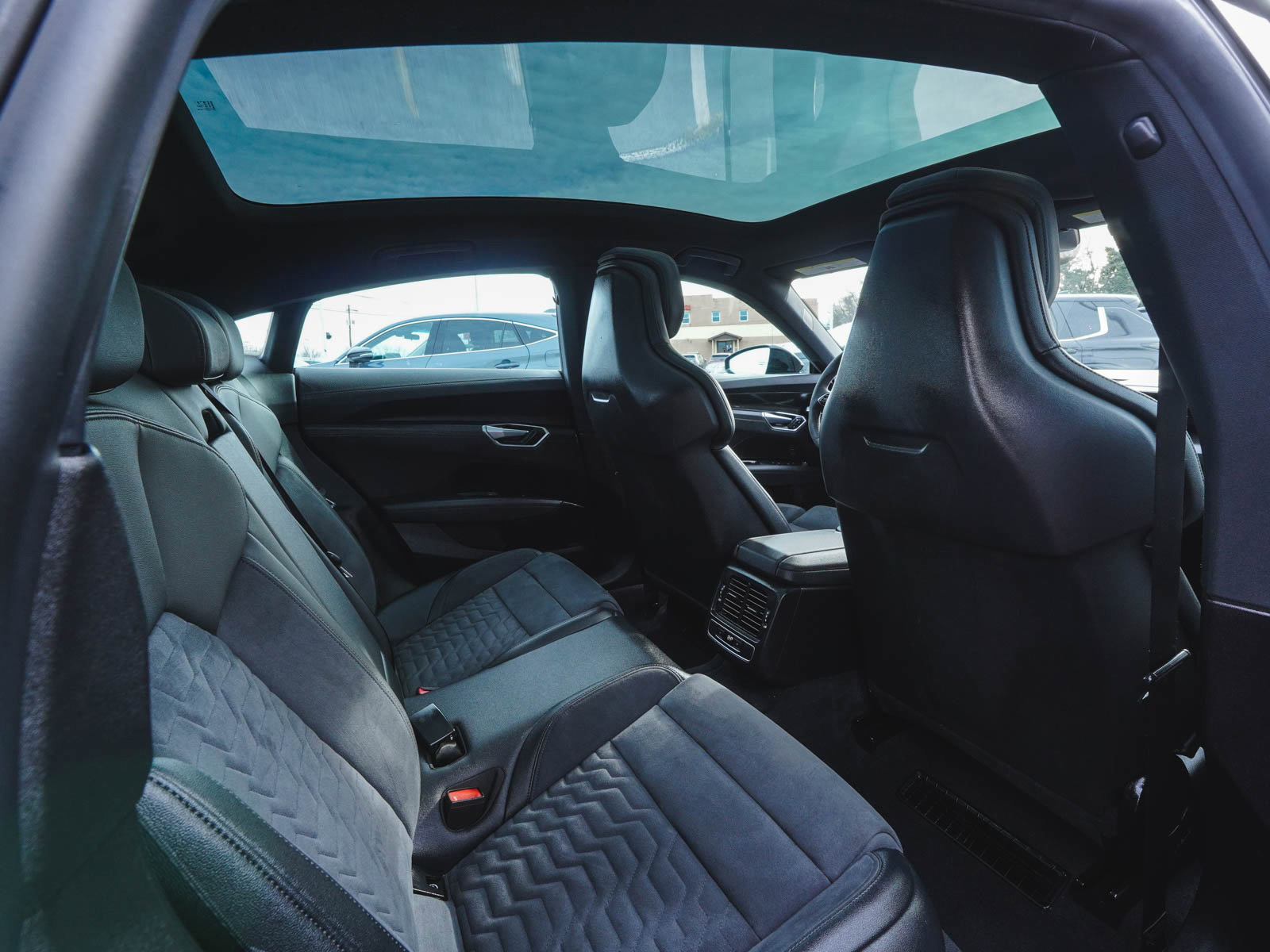 Used 2022 Audi e-tron GT Premium Plus w/ Performance Package image 34