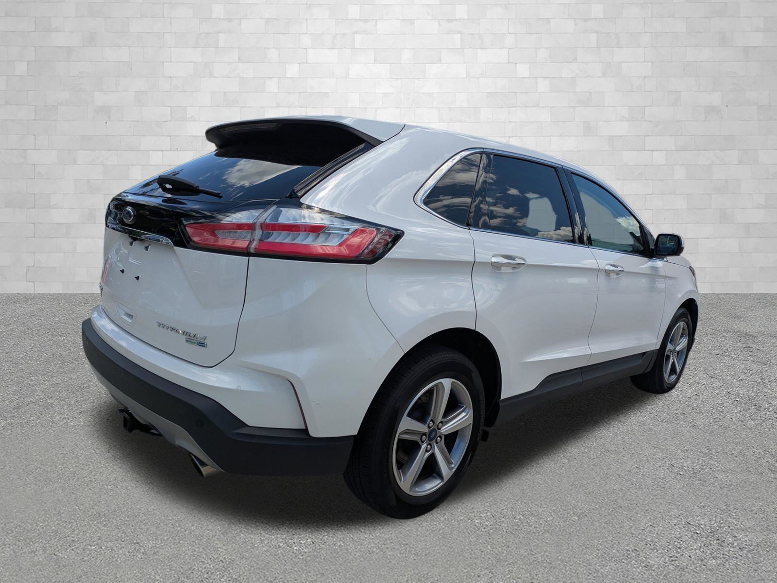 Used 2019 Ford Edge Titanium w/ Cold Weather Package AWD/4WD image 2