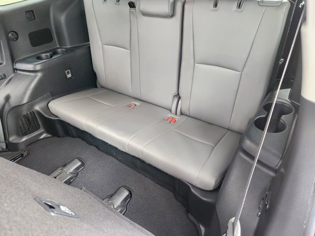Used 2022 Toyota Highlander XLE FWD image 22