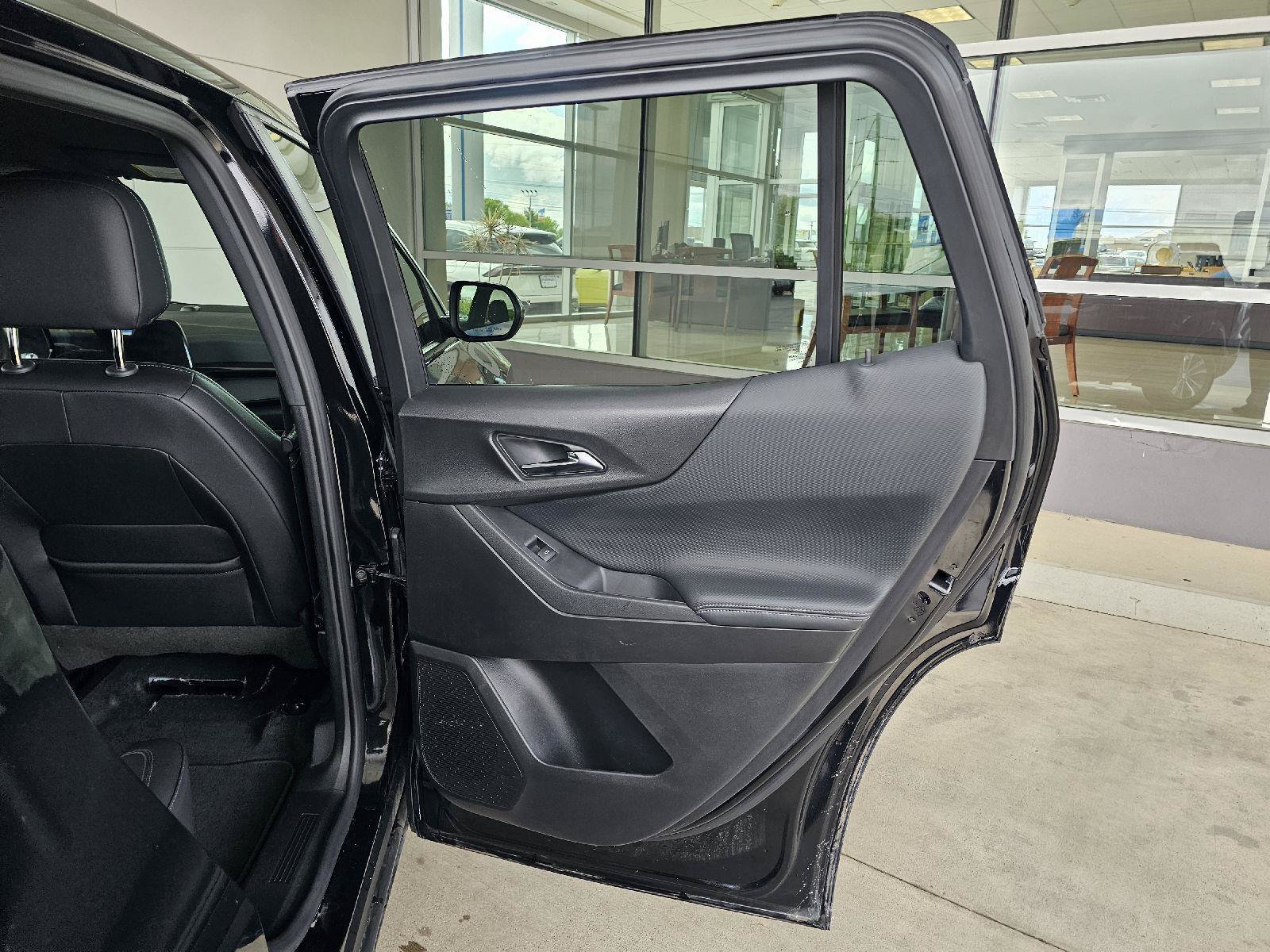Used 2026 Chevrolet Equinox LT w/ Convenience Package II FWD image 13