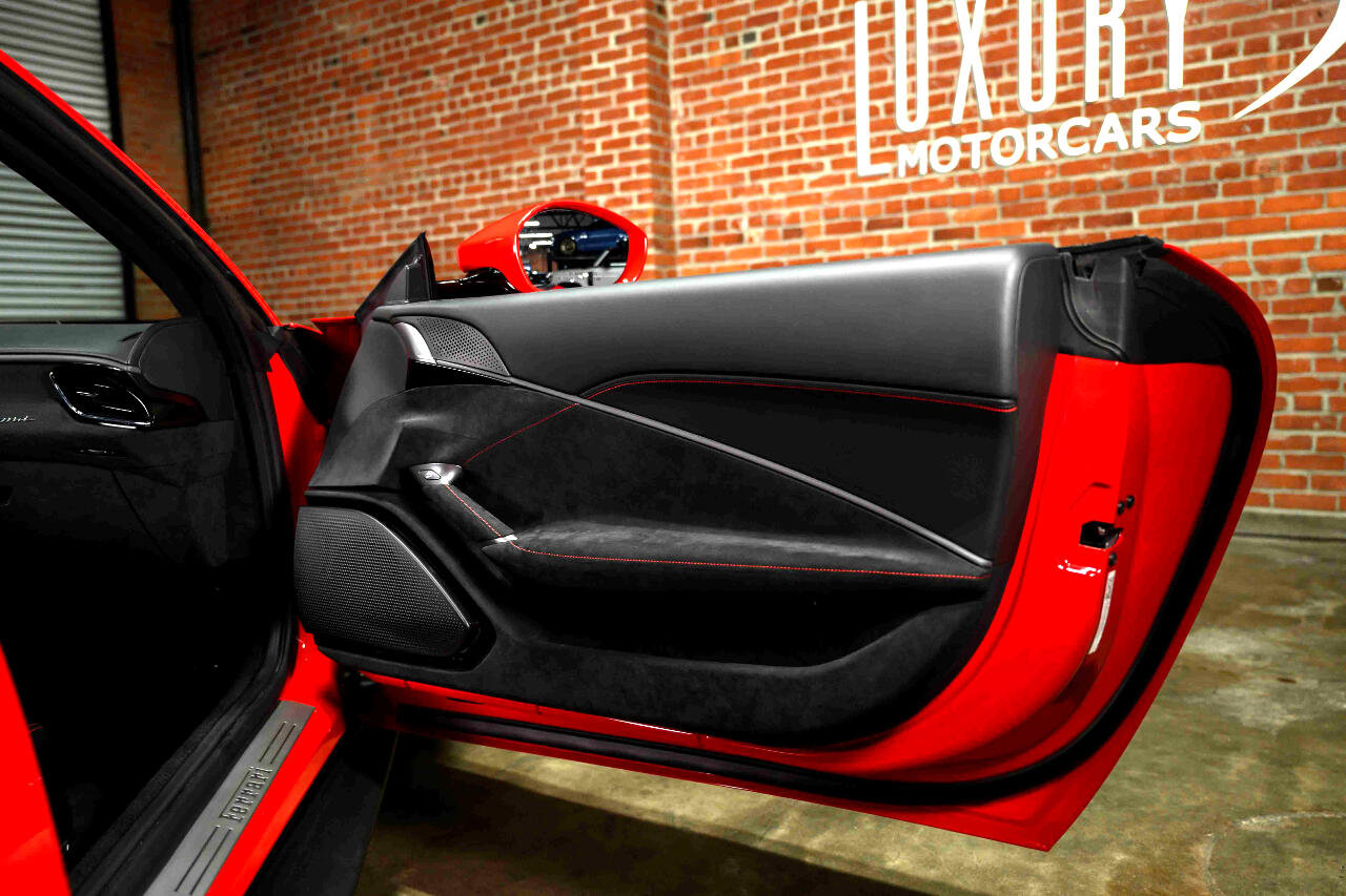 Used 2021 Ferrari Roma image 41