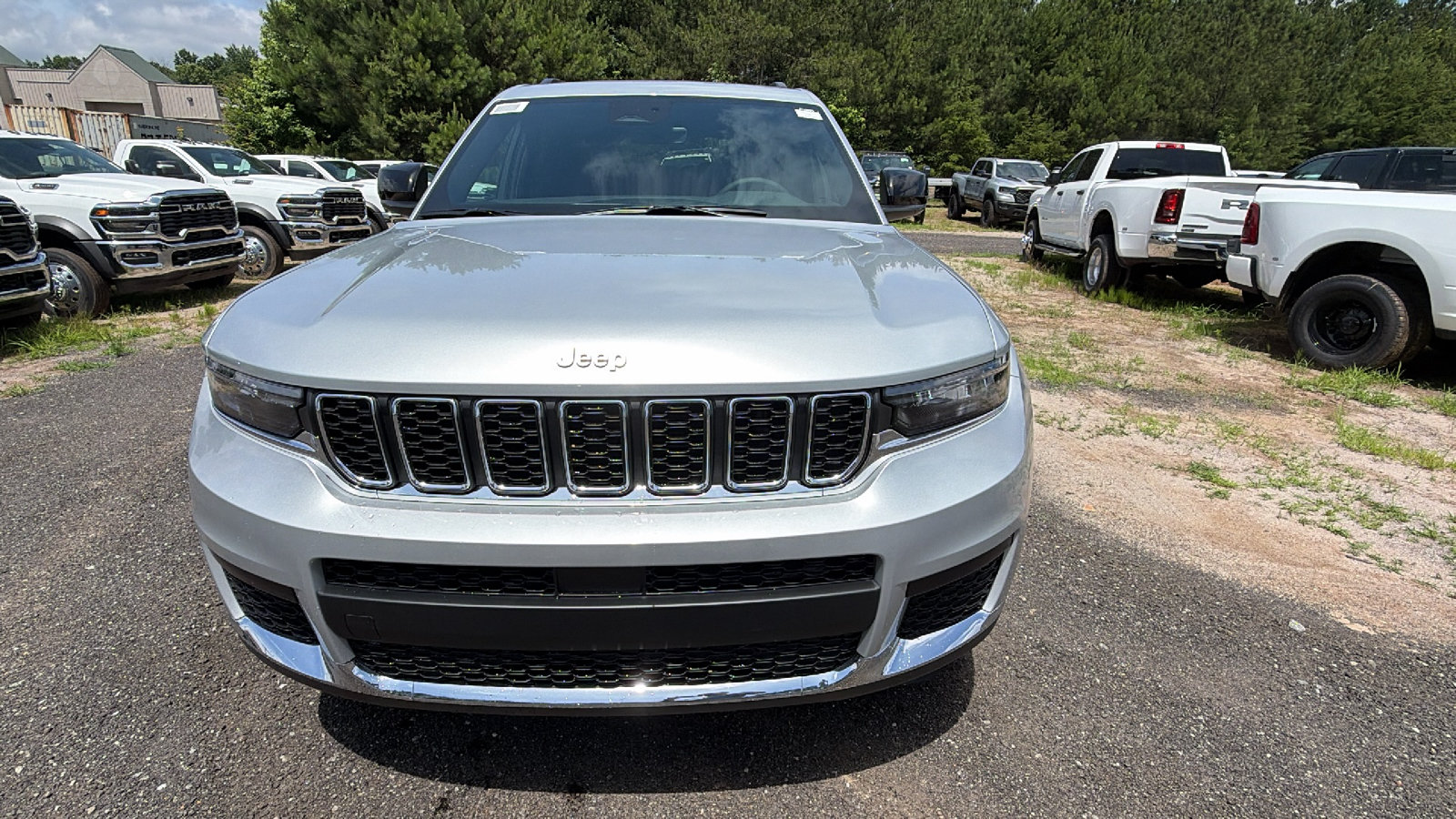 New 2026 Jeep Grand Cherokee L Laredo RWD image 3