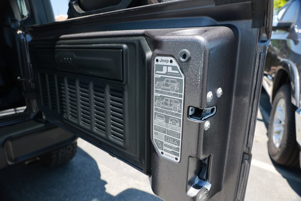 Used 2024 Jeep Wrangler Unlimited AWD/4WD image 39