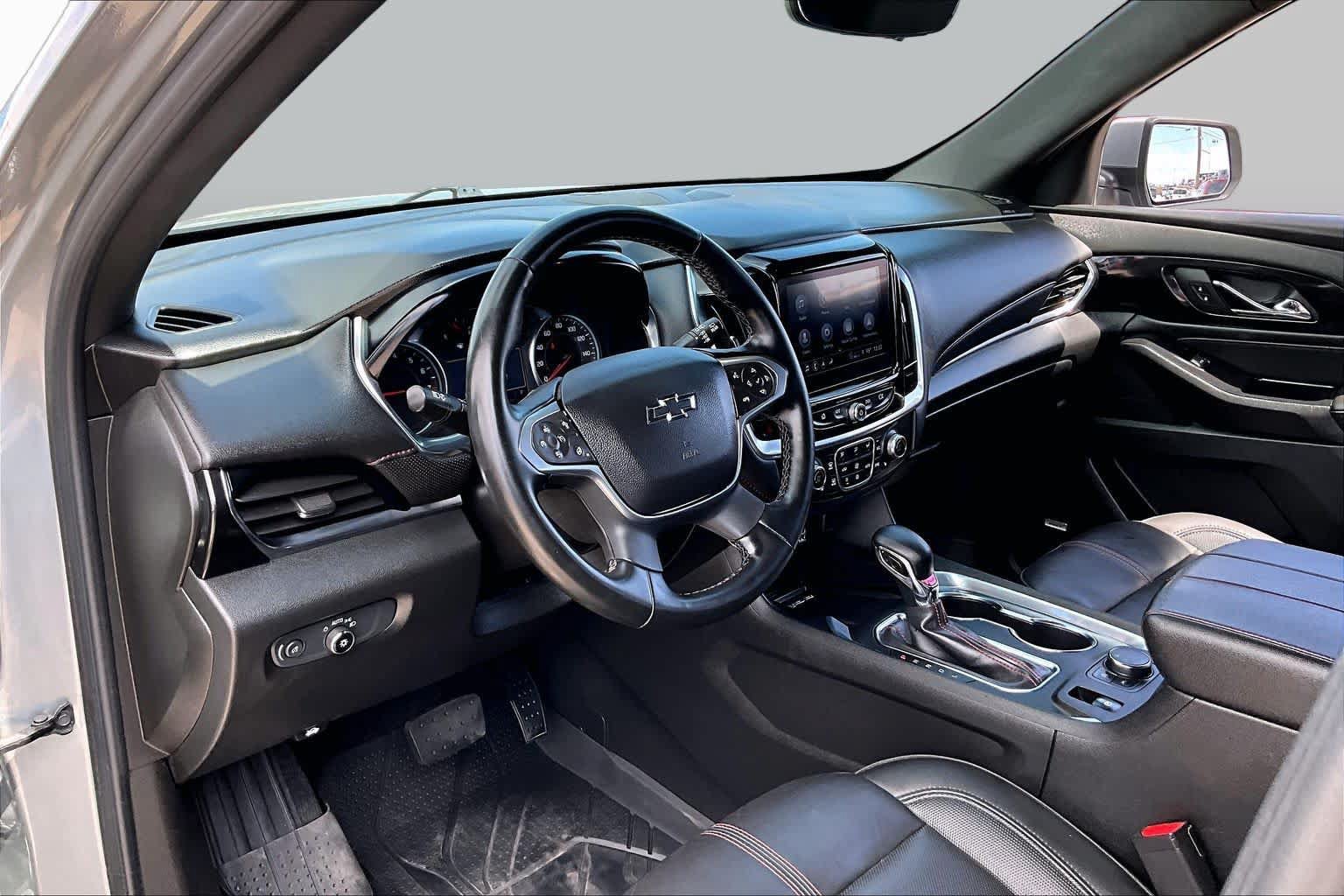 Used 2023 Chevrolet Traverse RS w/ LPO, Floor Liner Package FWD image 17