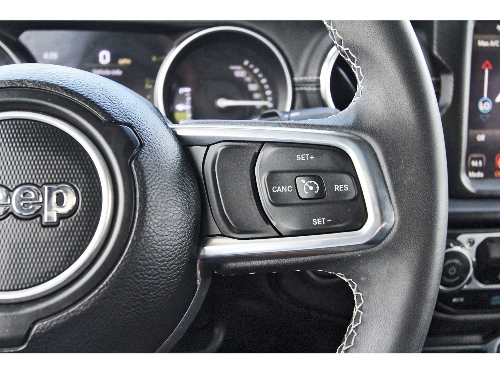 Used 2023 Jeep Wrangler Unlimited Sahara AWD/4WD image 23