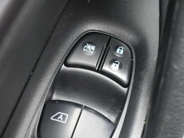 Used 2015 Nissan Rogue SV image 12