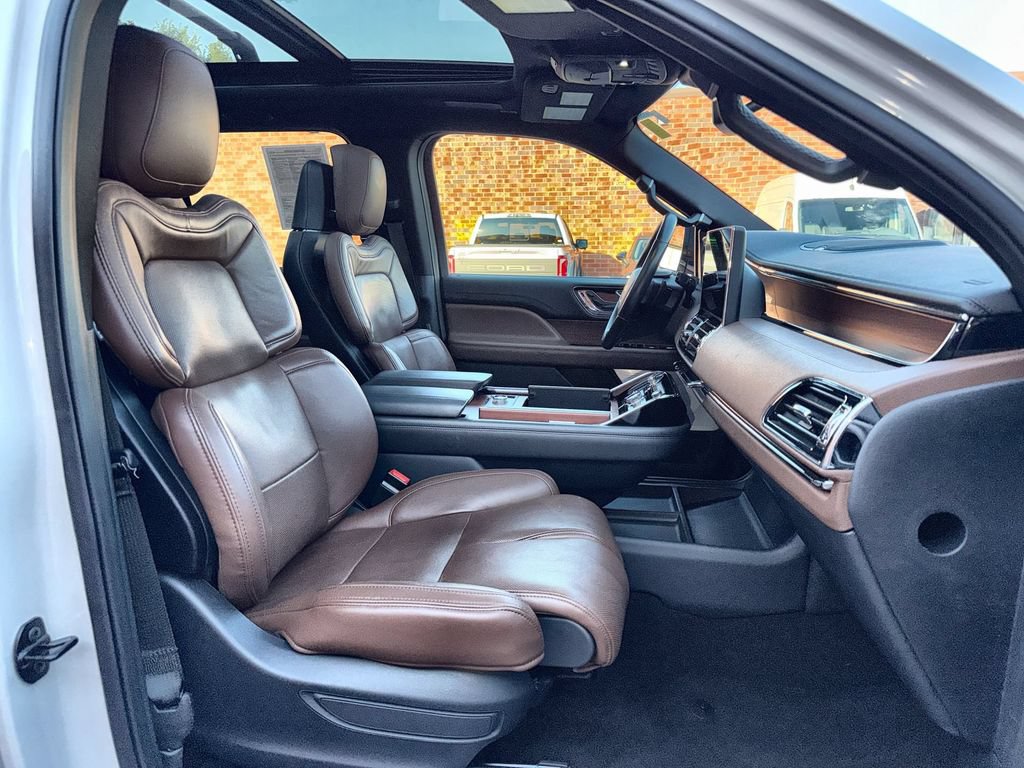 Used 2022 Lincoln Navigator Reserve AWD/4WD image 28