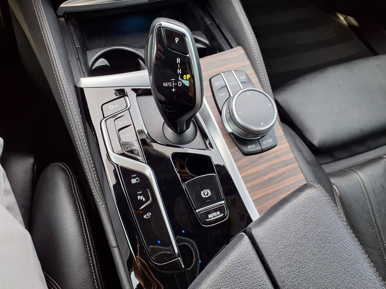 Used 2021 BMW 530e w/ M Sport Package RWD image 25