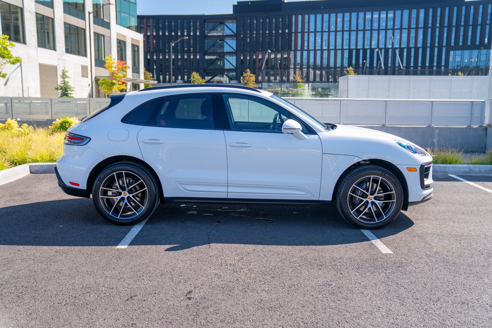 Certified 2026 Porsche Macan AWD/4WD image 8