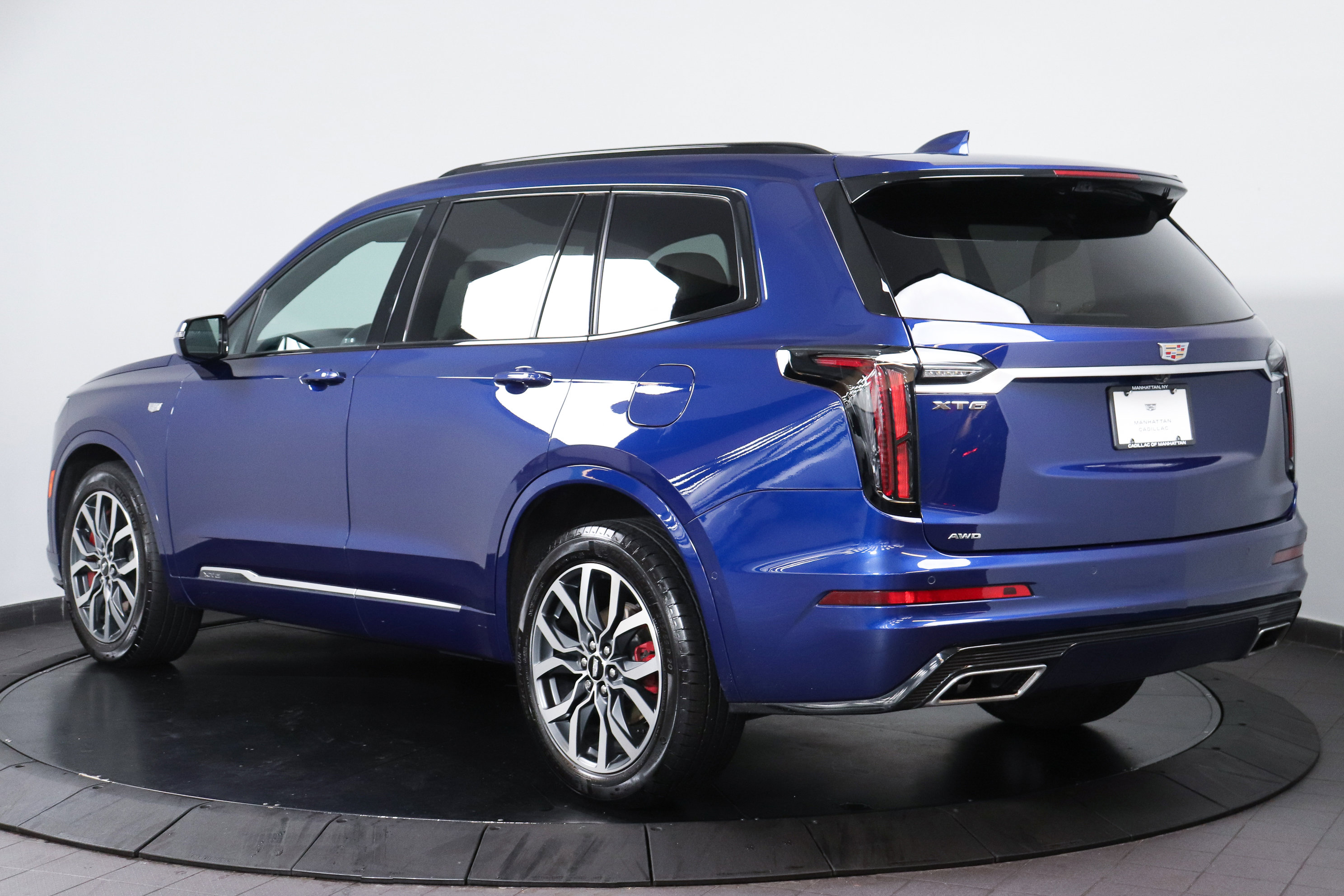 Used 2023 Cadillac XT6 Sport w/ Technology Package image 3