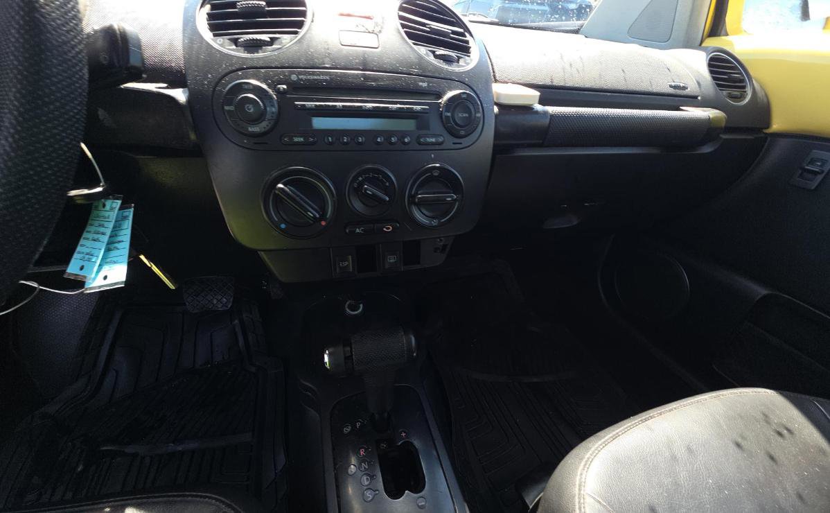 Used 2008 Volkswagen Beetle S image 10