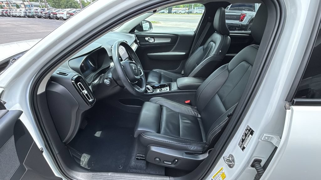 Used 2023 Volvo XC40 B5 Plus w/ Driver Assist Package AWD/4WD image 25