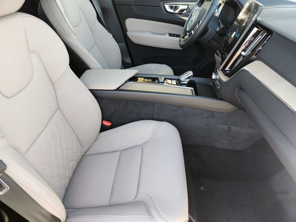 New 2026 Volvo XC60 B5 Plus w/ Protection Package Premier AWD/4WD image 19