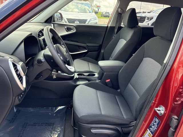 Used 2025 Kia Soul LX FWD image 15