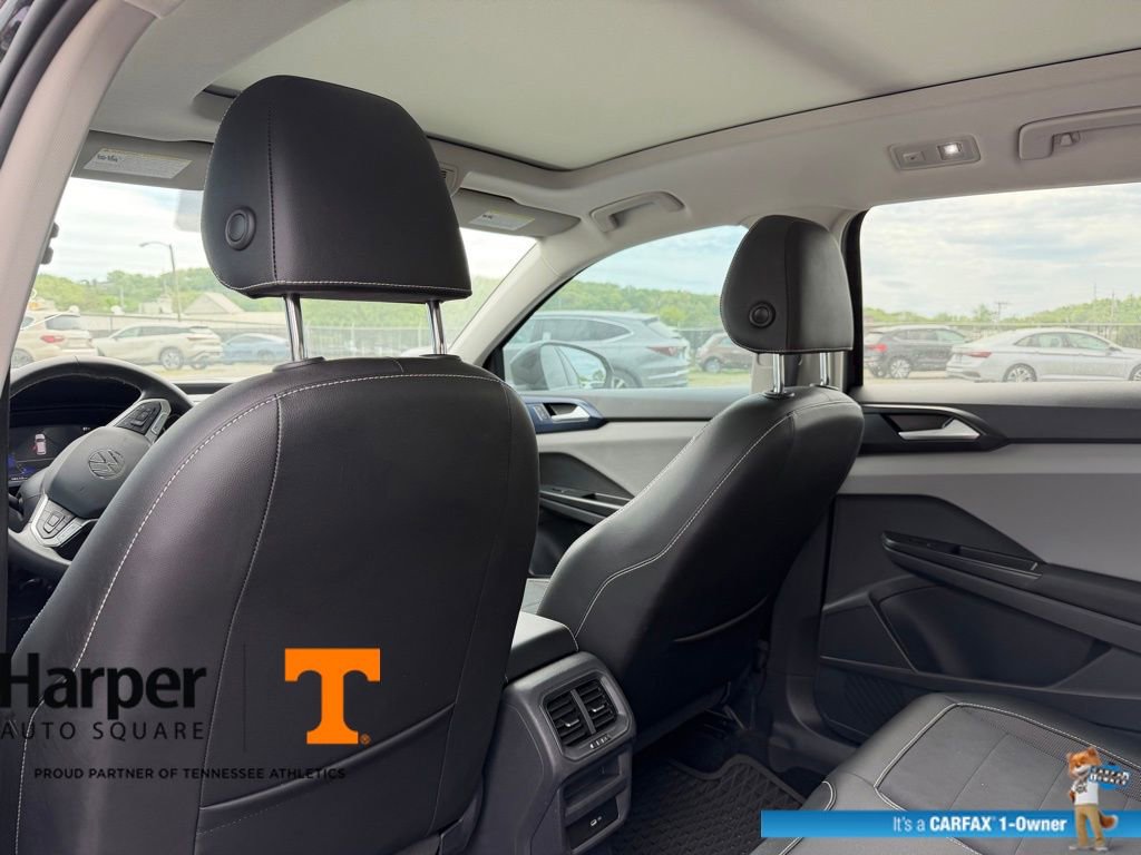 Used 2023 Volkswagen Taos SE w/ Panoramic Sunroof Package image 11