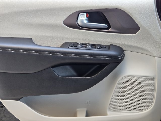 Certified 2023 Chrysler Voyager LX FWD image 23