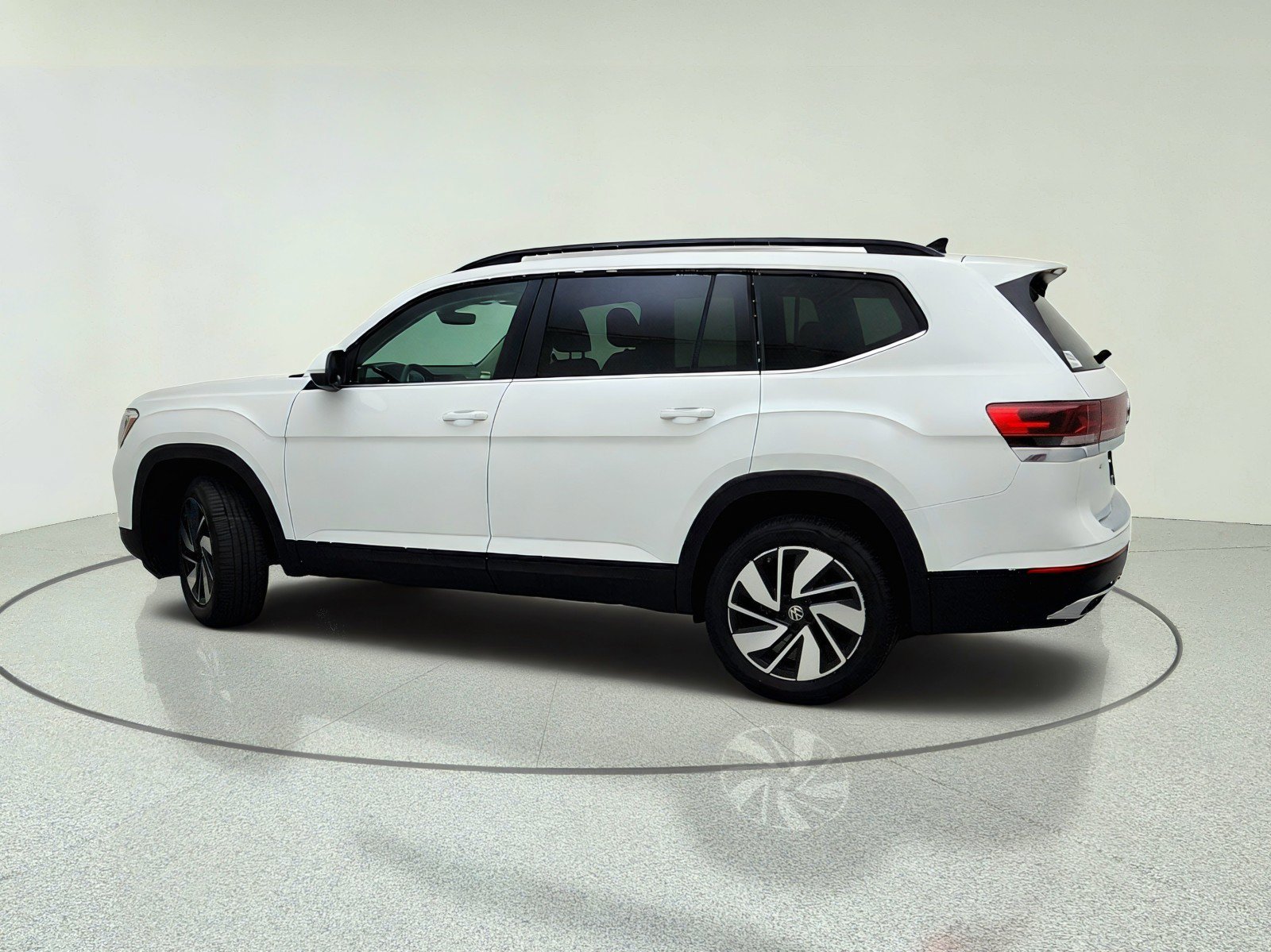 Used 2024 Volkswagen Atlas SE w/ Panoramic Sunroof Package FWD image 13