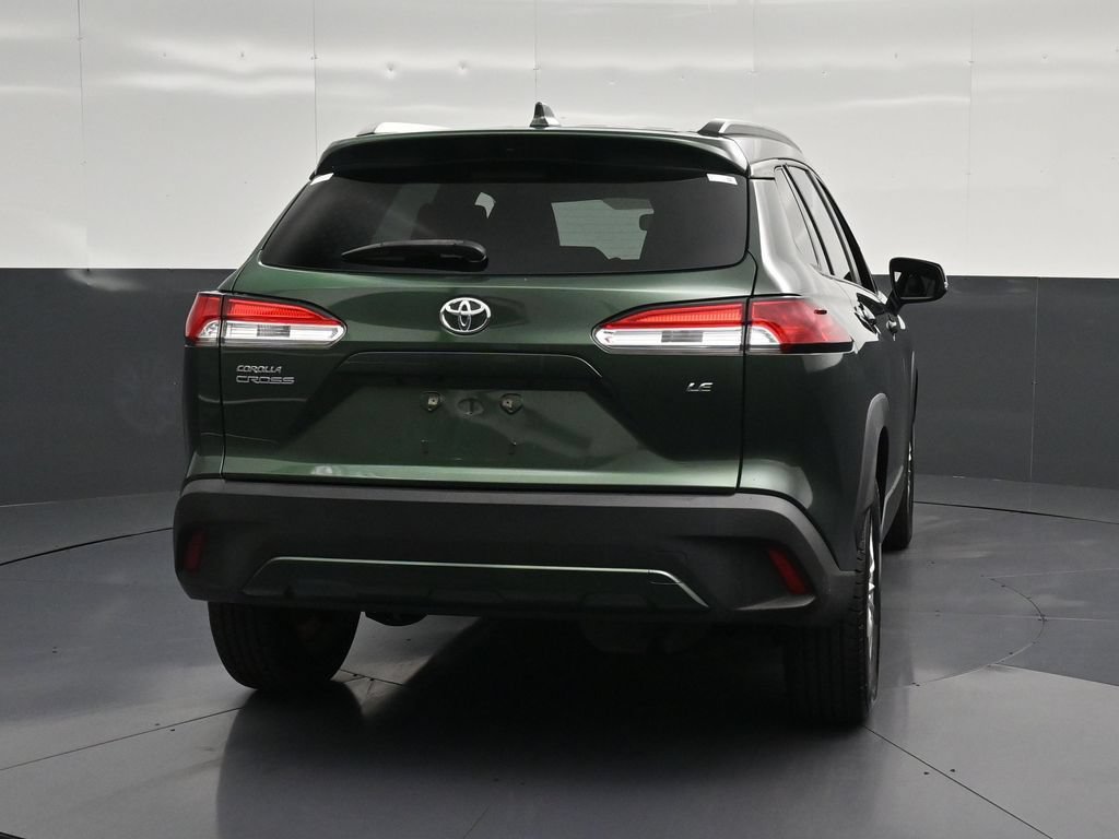Used 2022 Toyota Corolla Cross LE FWD image 2