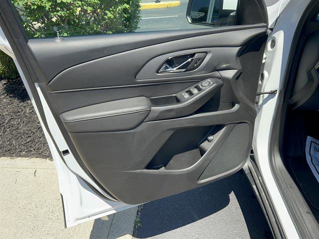 Used 2023 Chevrolet Traverse LT FWD image 17