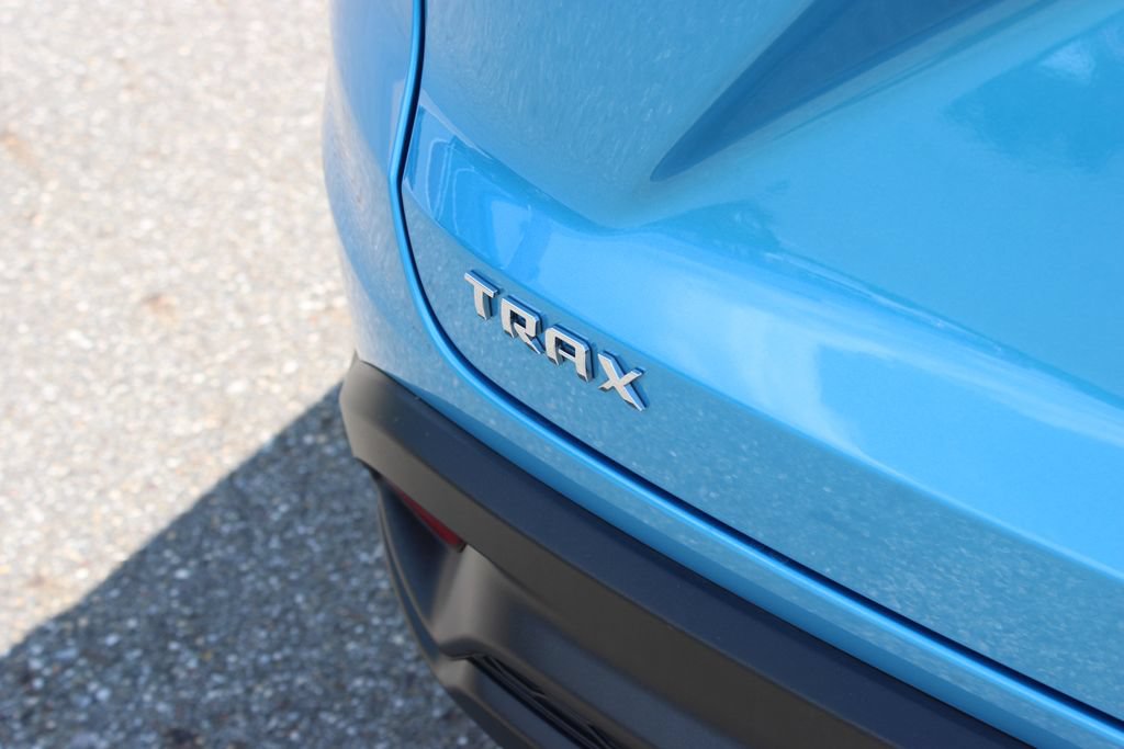 Certified 2025 Chevrolet Trax LS FWD image 25
