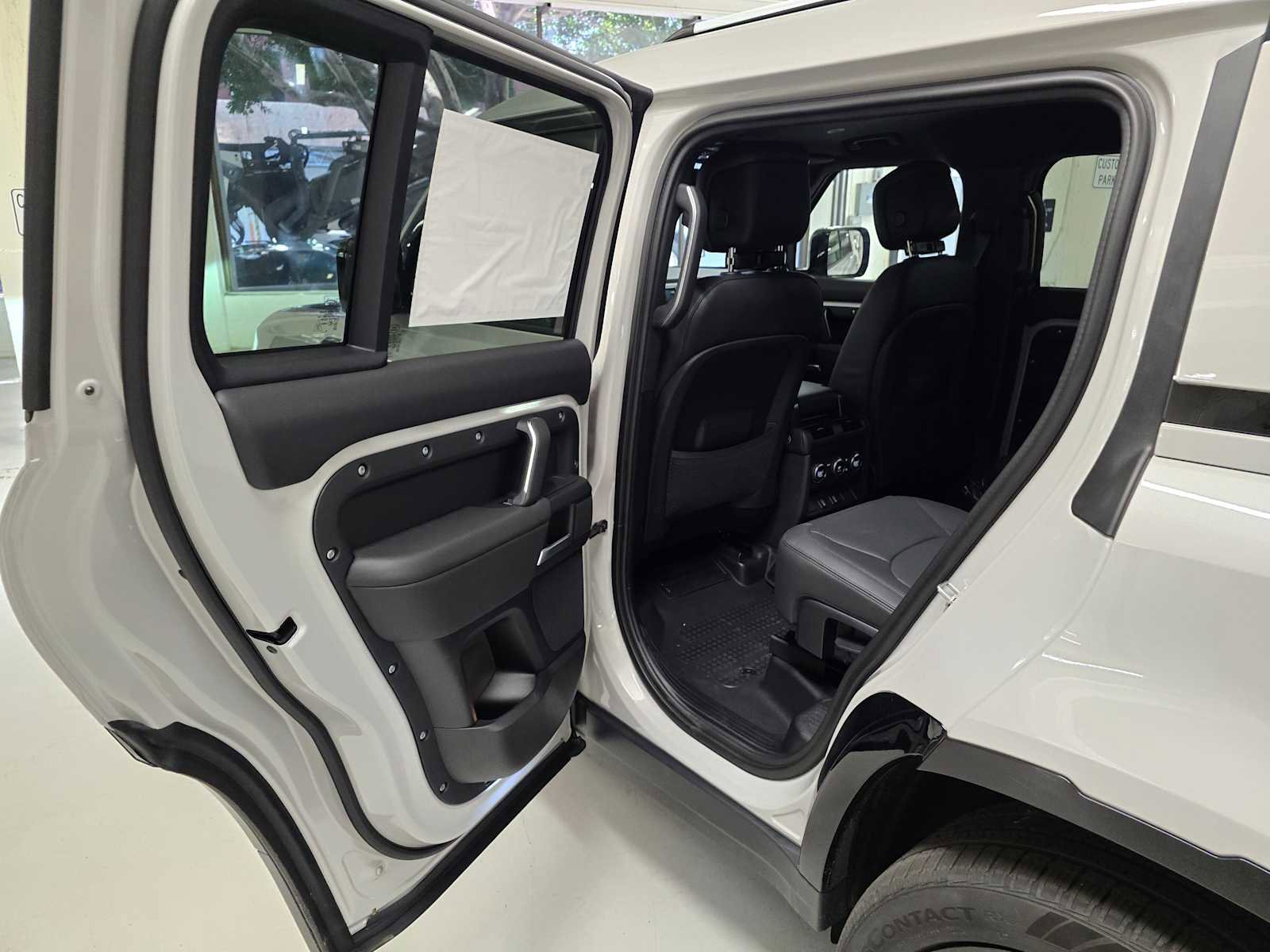 New 2026 Land Rover Defender 130 X-Dynamic SE image 17