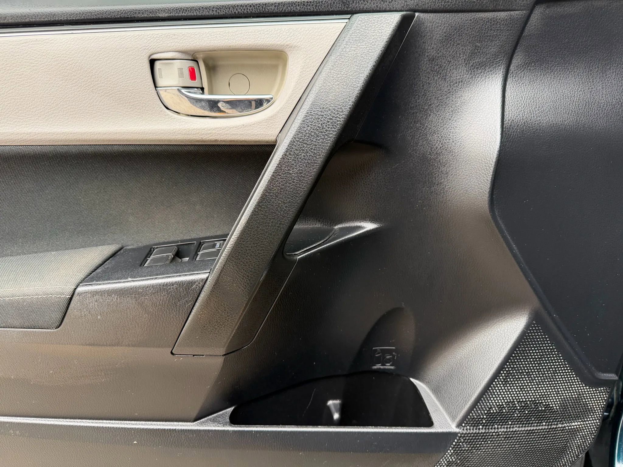 Used 2018 Toyota Corolla LE image 9