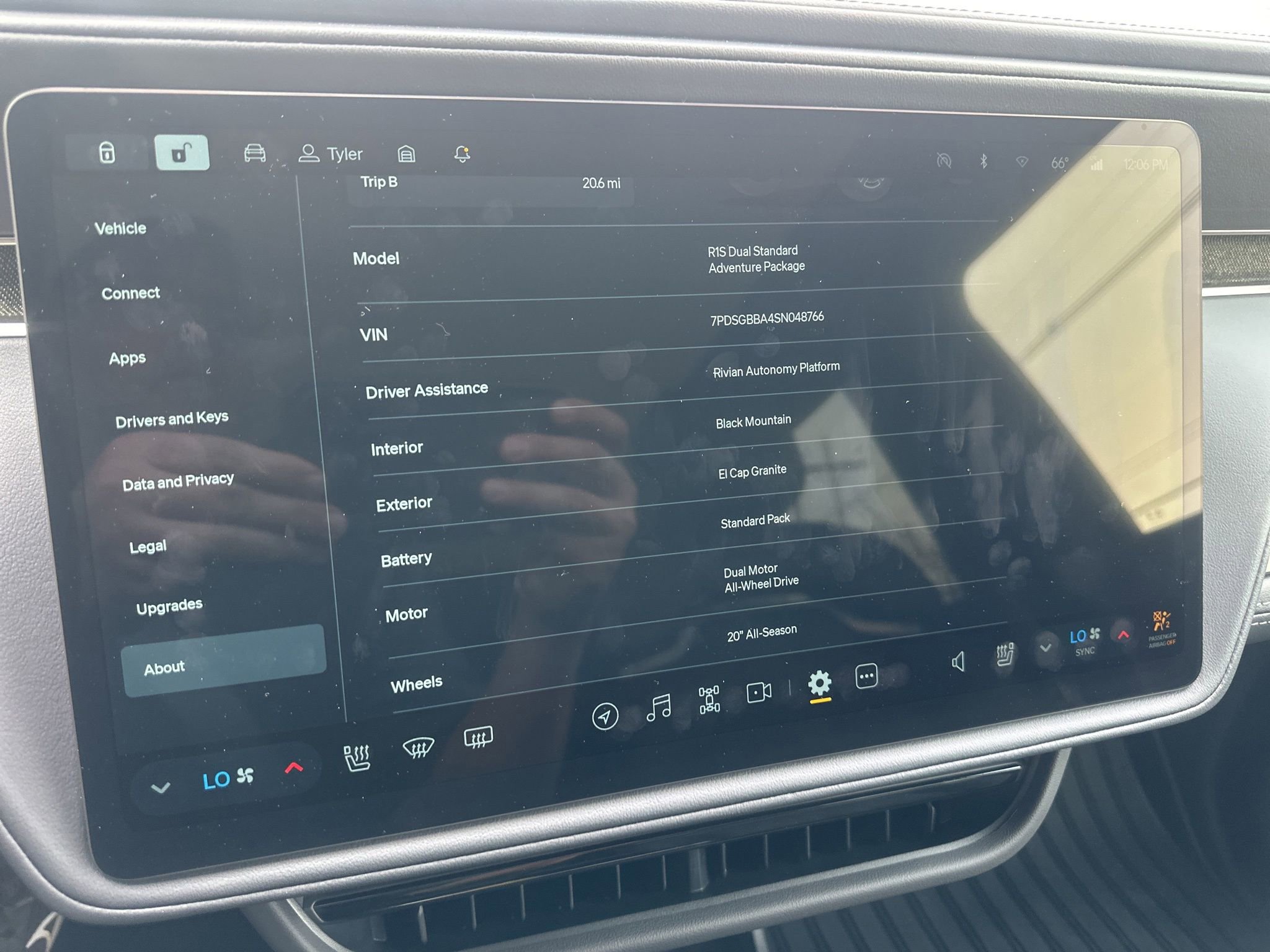 Used 2025 Rivian R1S Adventure image 25