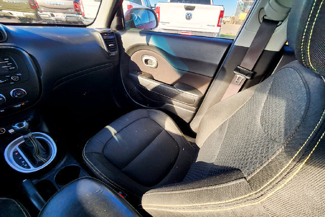 Used 2016 Kia Soul + FWD image 10