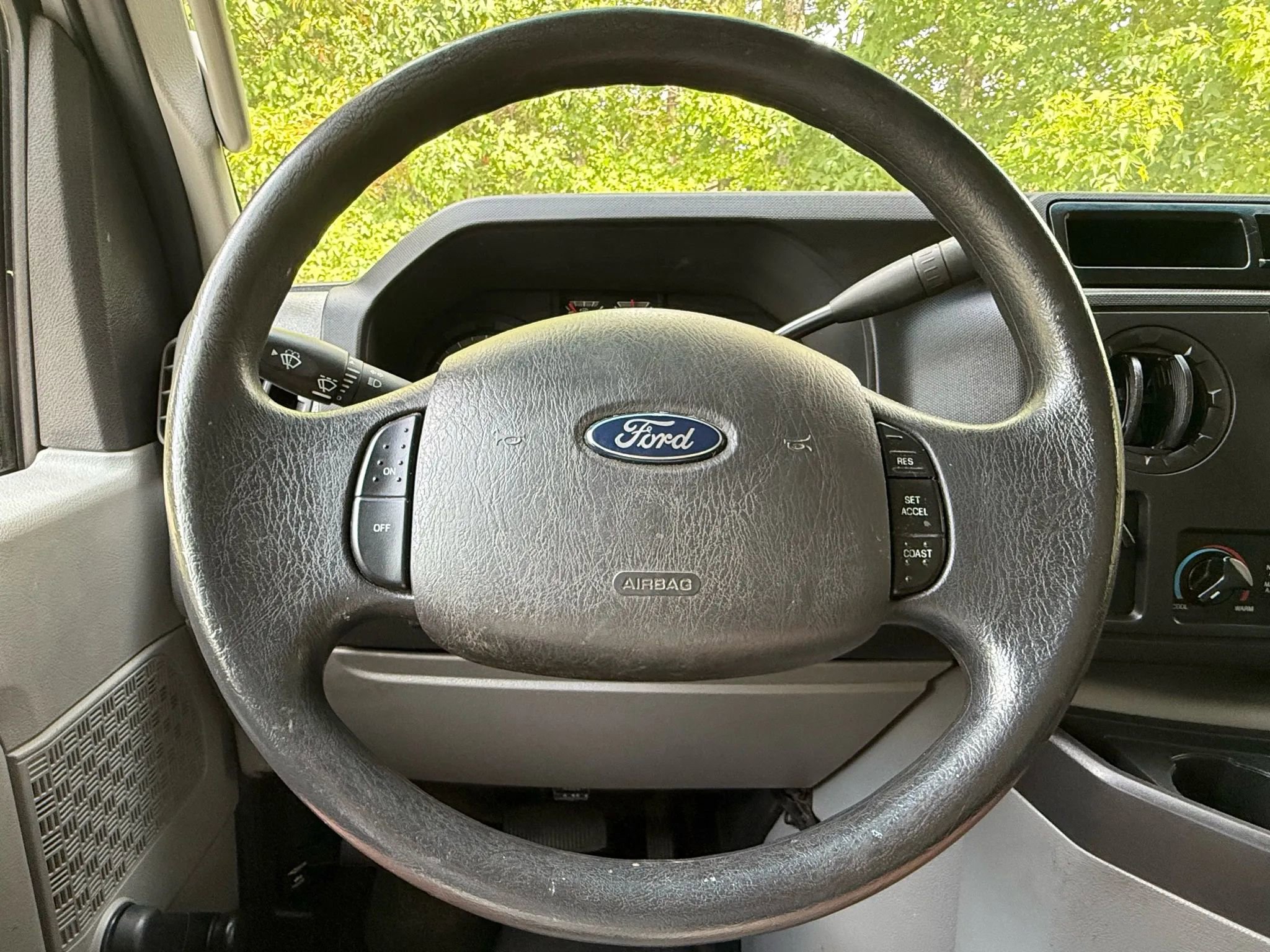 Used 2015 Ford E-350 and Econoline 350 Super Duty image 12