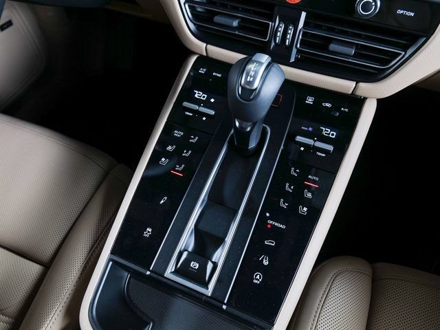 Certified 2026 Porsche Macan AWD/4WD image 17