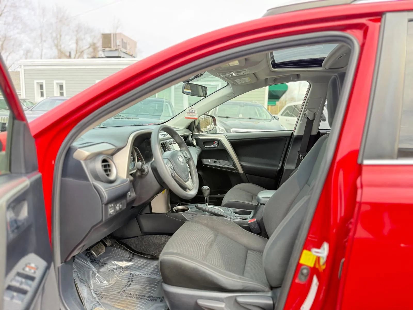 Used 2015 Toyota RAV4 XLE w/ Four Season Floor Mat Package image 8