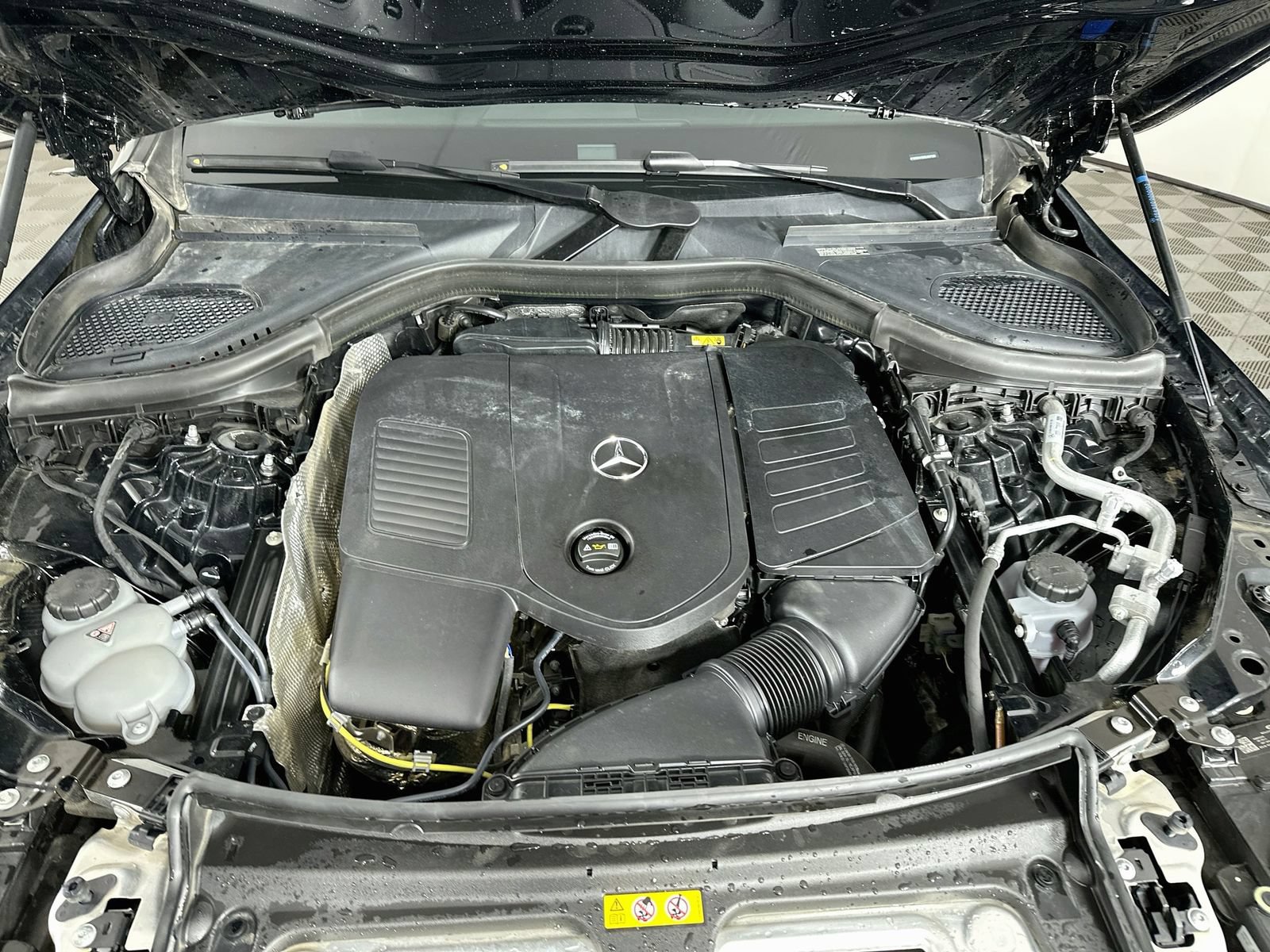 Used 2025 Mercedes-Benz GLC 300 4MATIC image 29