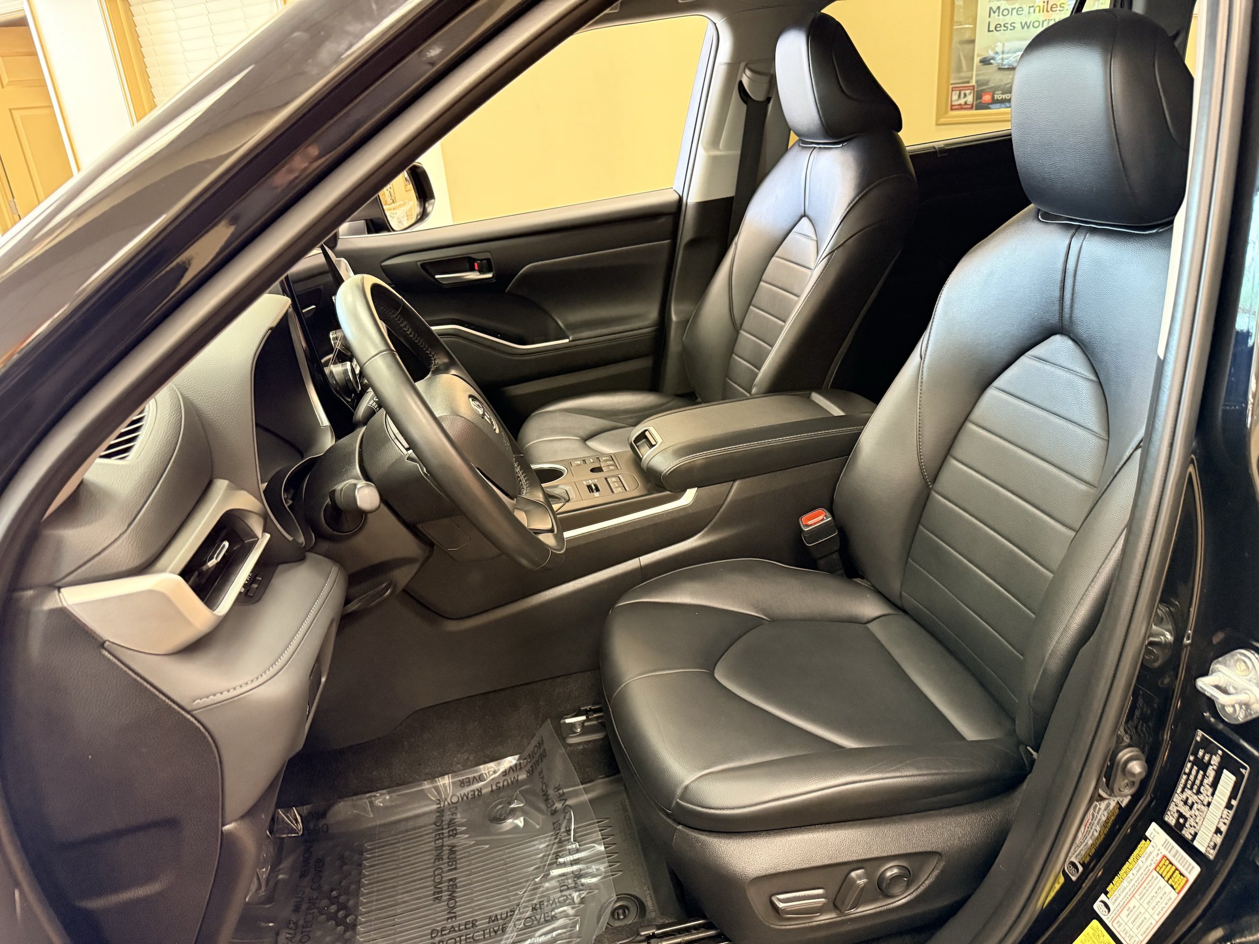 Used 2023 Toyota Highlander XLE AWD/4WD image 8