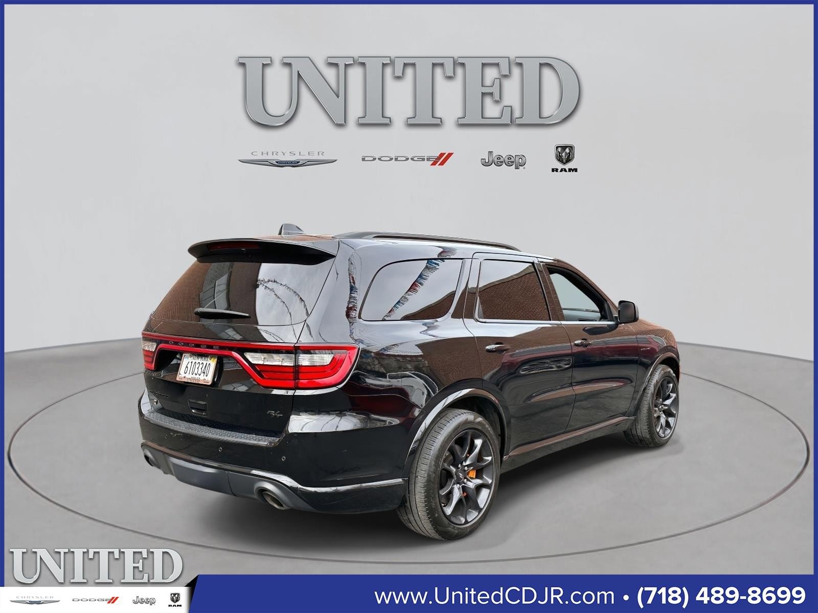 Used 2023 Dodge Durango R/T w/ Hemi Orange Plus Package image 3