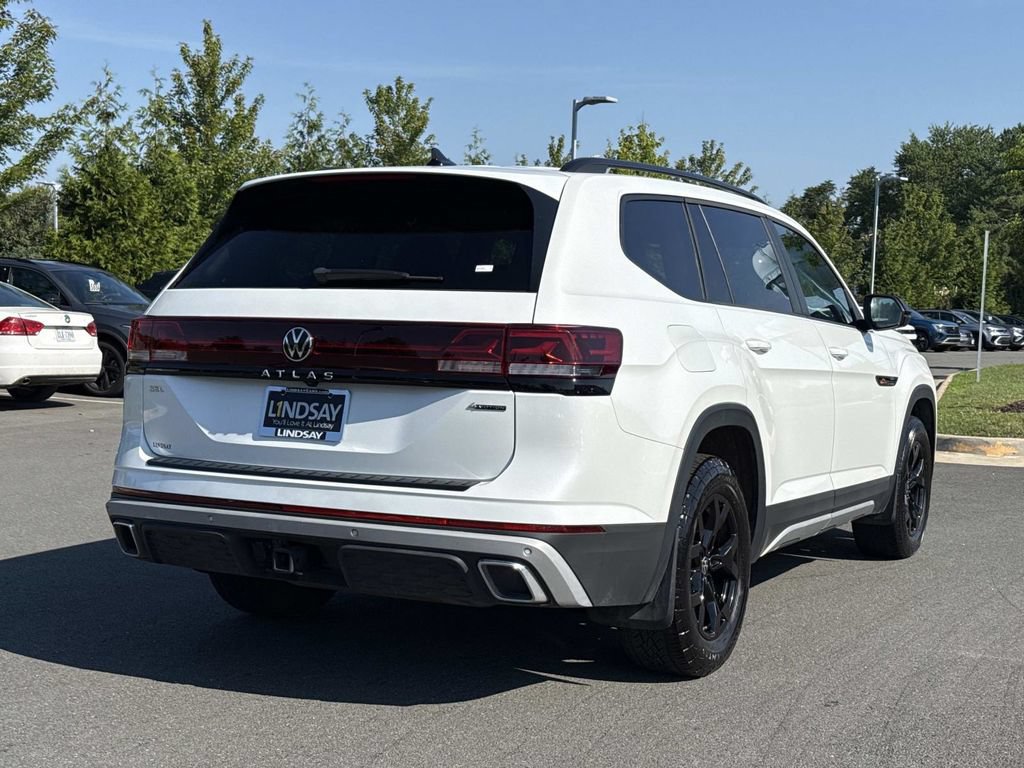 Used 2024 Volkswagen Atlas Peak Edition SEL AWD/4WD image 3