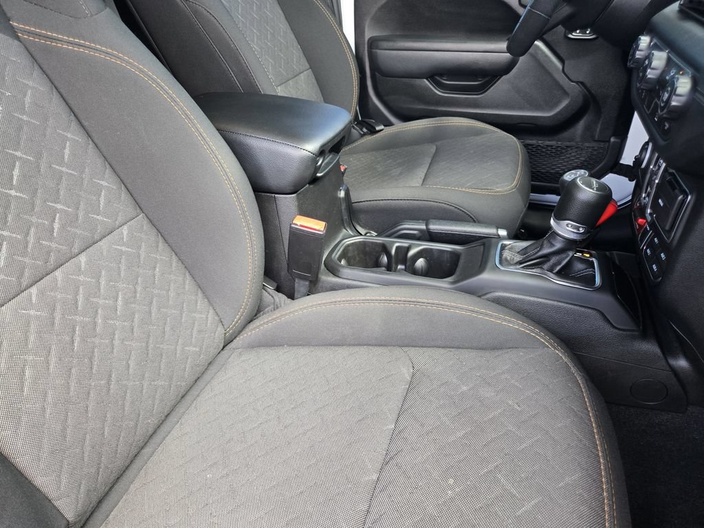 Used 2025 Jeep Gladiator Mojave w/ Convenience Group AWD/4WD image 25