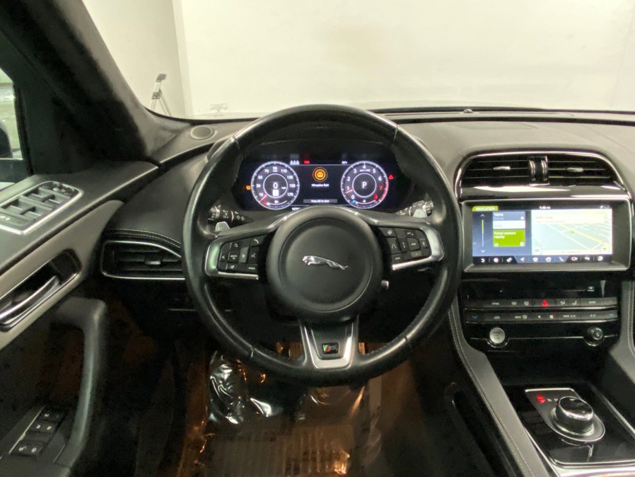 Used 2019 Jaguar F-PACE S image 37