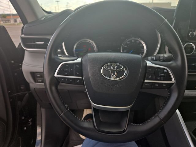 Used 2024 Toyota Highlander XLE AWD/4WD image 14