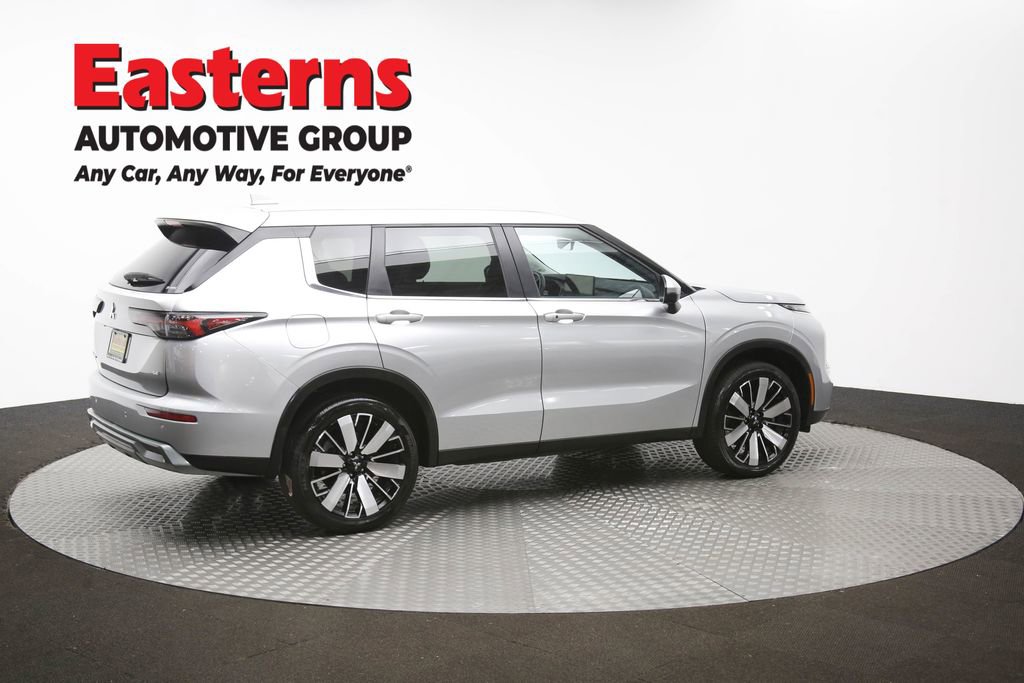 Used 2025 Mitsubishi Outlander SE image 44