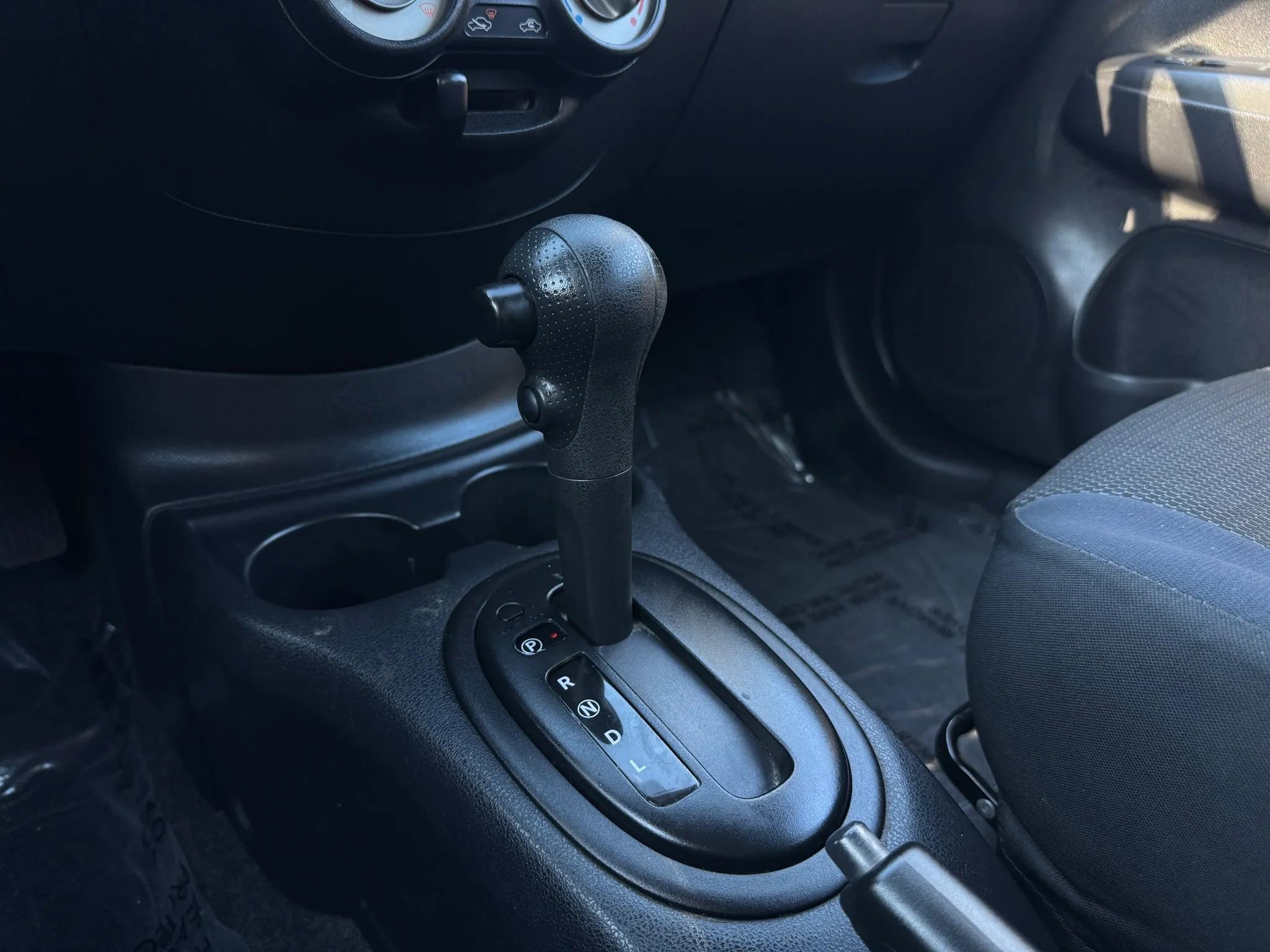 Used 2012 Nissan Versa SV image 21