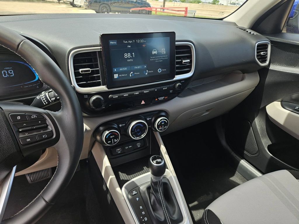 Used 2025 Hyundai Venue SEL image 20