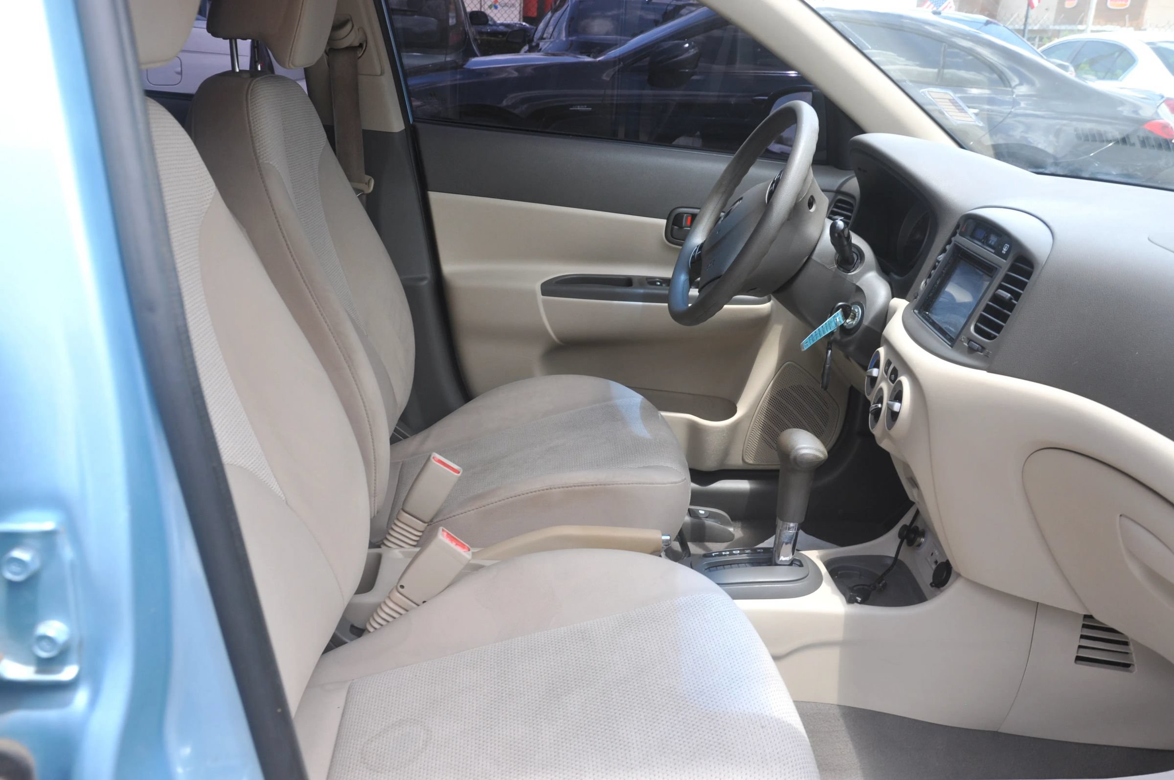 Used 2010 Hyundai Accent GLS w/ Premium Pkg 4 FWD image 8