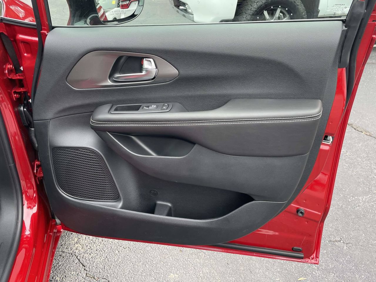 New 2026 Chrysler Pacifica Select FWD image 17