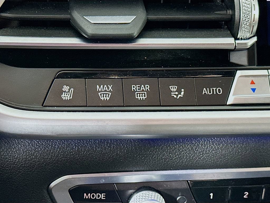 Used 2022 BMW X6 M50i w/ Premium Package image 27