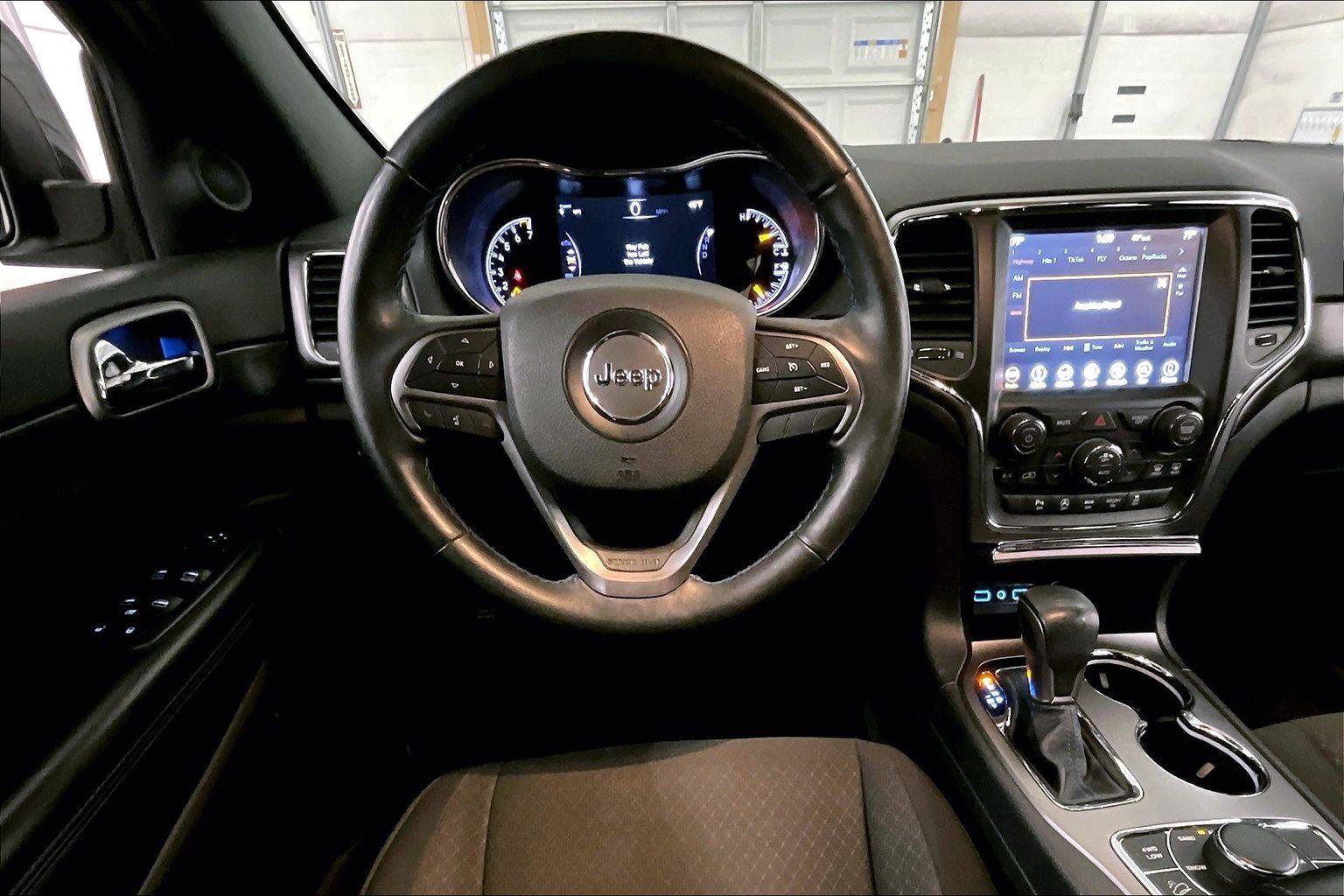 Used 2018 Jeep Grand Cherokee Laredo image 5